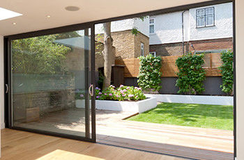 Couche en poudre Porte coulissante en aluminium extérieure personnalisée avec profil aluminium