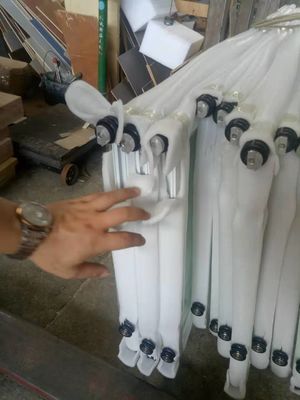 Porte pliante en aluminium gris doubles portes personnalisées résistance aux ouragans