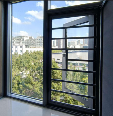 Fenêtre pivotante en aluminium de haute qualité avec verrouillage à plusieurs points et verre isolant trempé