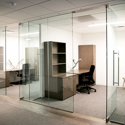 Murs de cloisons en verre pour bureaux insonorisés Profil en aluminium revêtu de poudre avec porte