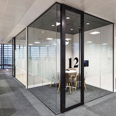 Murs de cloisons en verre pour bureaux insonorisés Profil en aluminium revêtu de poudre avec porte