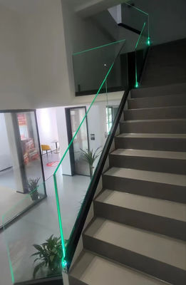 Balustrade en verre d'aluminium à canal U avec lumière LED pour balcon extérieur