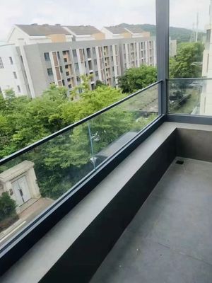 Balustrade en verre à U-canal clair de design moderne avec verre trempé