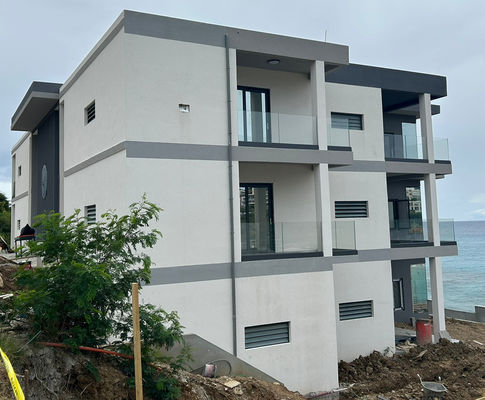 Barrière de verre en aluminium noir en U-canal Barrière de verre en aluminium stable