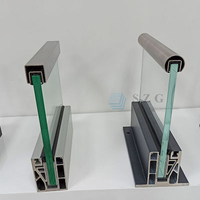 Balustrade en verre lumineux LED en aluminium Designs de garde-corps modernes en verre trempé sans cadre Barrière de balcon extérieur