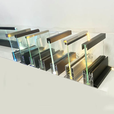 Escalier sans cadre de 12 mm, balcon en verre, garde-corps en U avec lumière LED