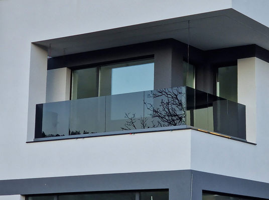 Balustrade en verre sans cadre lisse et facile à nettoyer