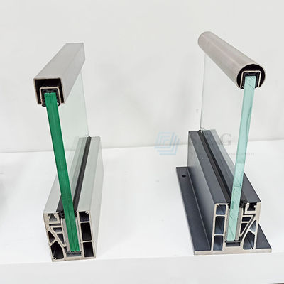 Balustrade en verre en aluminium U-canal résistant aux intempéries pour l' extérieur