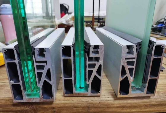 Résistant à la corrosion et durable Design moderne balustrade en verre sans cadre