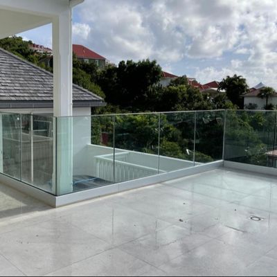Balustrade en verre sans cadre personnalisée de 8 mm, 10 mm et 12 mm
