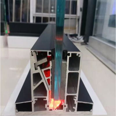 Vue ouverte Barrière de verre sans cadre Balcon Balustrade Canal en verre U Avec lumières LED