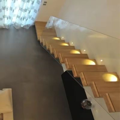 Villa Design Escalier flottant en acier invisible avec garde-corps en bois
