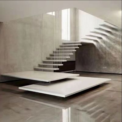 Escalier flottant moderne à l'intérieur ou à l'extérieur avec balustrades et trottoirs personnalisés pour bâtiment commercial