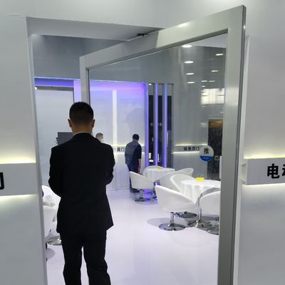 Cadre en alliage d'aluminium Design de luxe porte d'entrée pivotée en verre trempé stratifiée en tailles personnalisées pour le type de verre simple et double