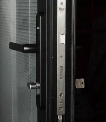 Porte à deux battants en aluminium imperméable à l'eau et à haute durabilité et efficacité énergétique