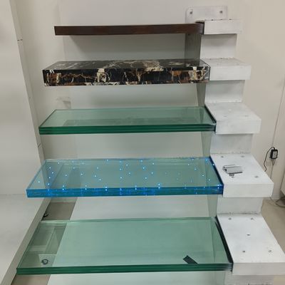 OEM/ODM personnalisé Elegant Design Escalier en verre avec garde-corps en verre et LED automatique
