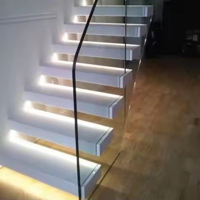 Escalier flottant droit en marbre naturel sur mesure pour les espaces résidentiels ou commerciaux