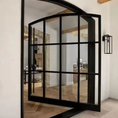 Porte en fer pivotante en verre transparent commercial avec conception graphique en acier et en aluminium