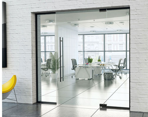 Vue complète mur de séparation en verre transparent sans cadre pour bureau, maison, atelier