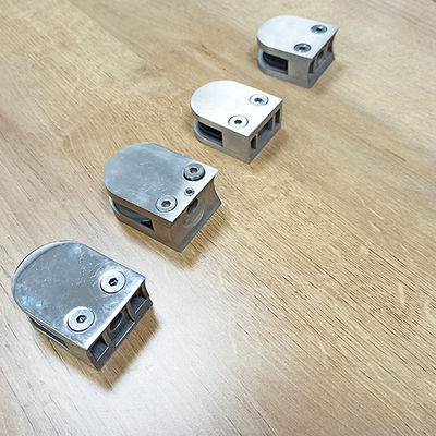 Panneau de verre trempé sans cadre Escalier garde-corps réglable conception de la pince à arc 304 316