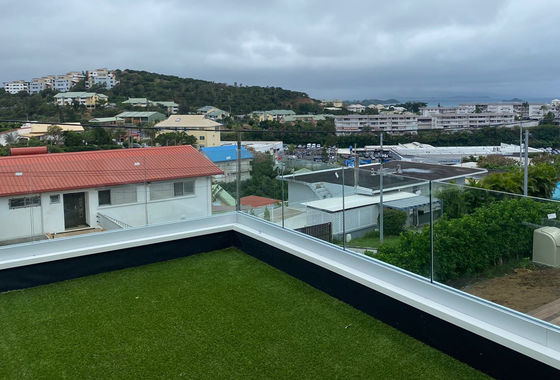 SGCC verre trempé U-canal verre balustrade structure stable lumière LED