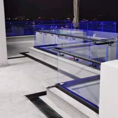 Réglisse de terrasse en verre moderne extérieure en verre trempé U Channel sans cadre Balustrades de balcon de 12-20 mm
